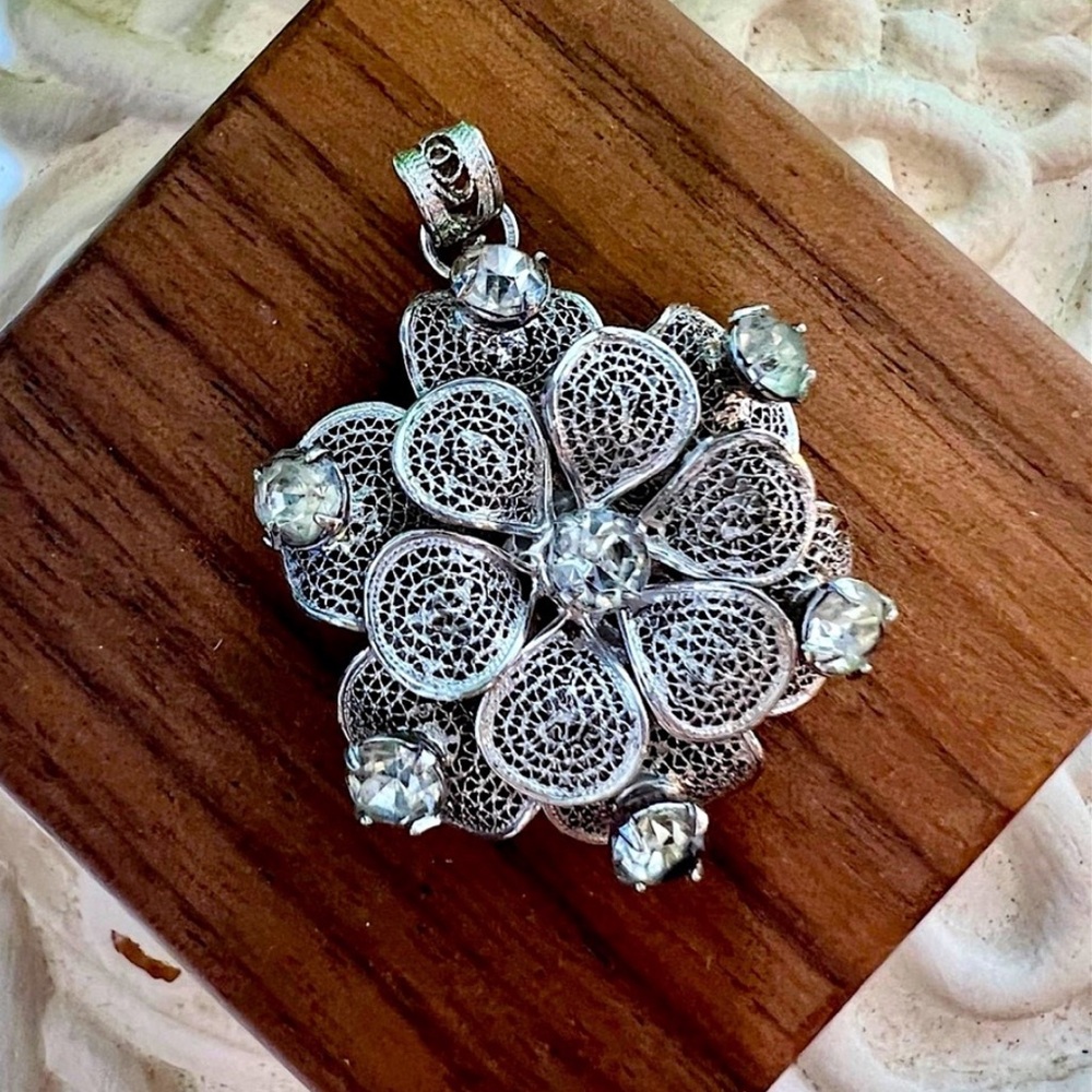 Vintage Designer Filigree 3-D Flower Pendant Solid 925 Sterling Silver w/ stones
